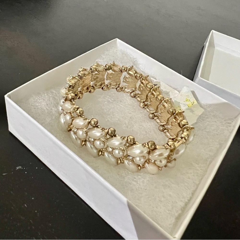 Anna & Ava NWT Bracelet - Stretchy